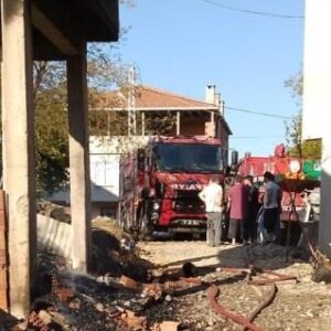 kastamonuda yangin ahsap ev kule dondu CK2x4UI8