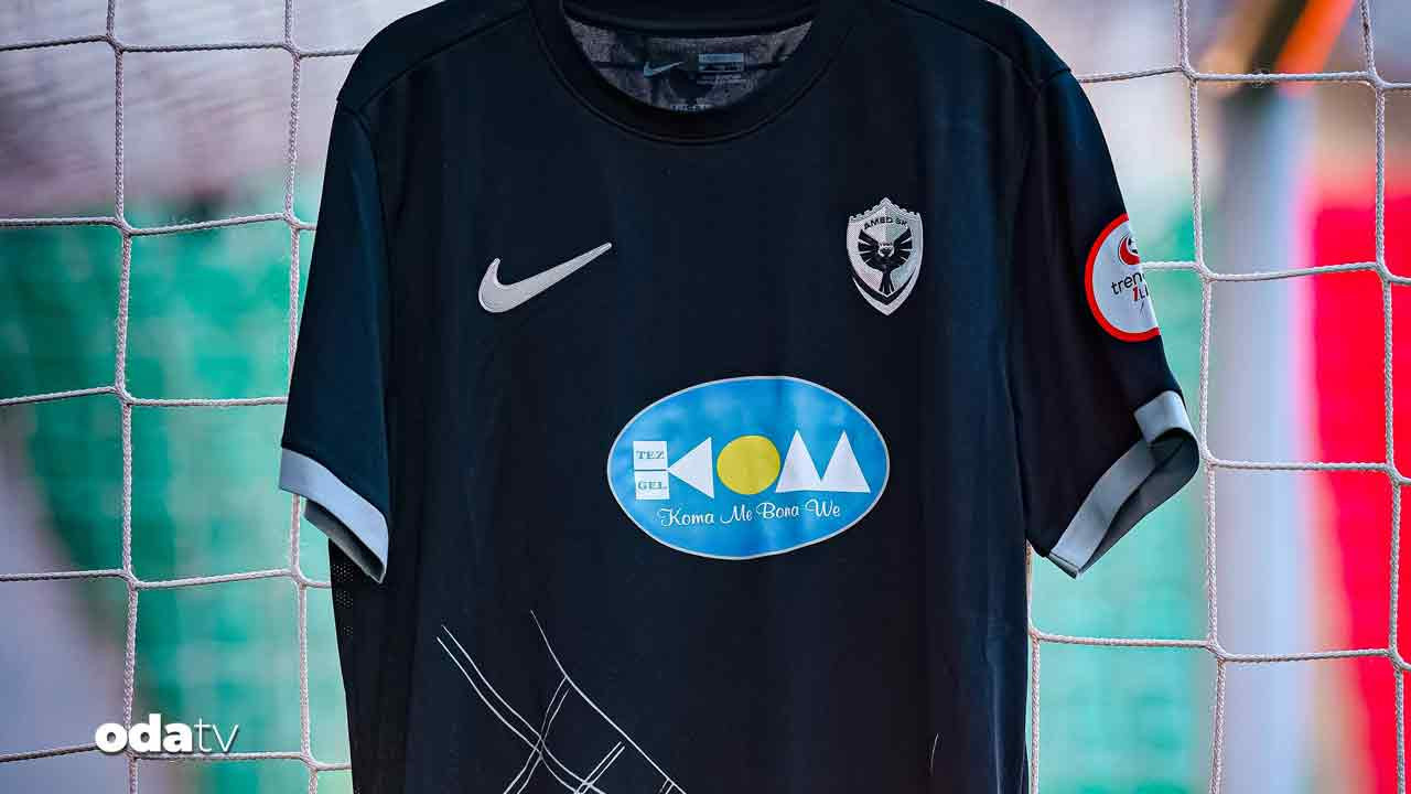 amedspor formasinda kurtce reklam JZQPsXPC