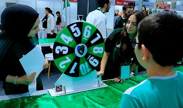 kocaeli kitap fuarinda yesil siyah ask IlrkmL22