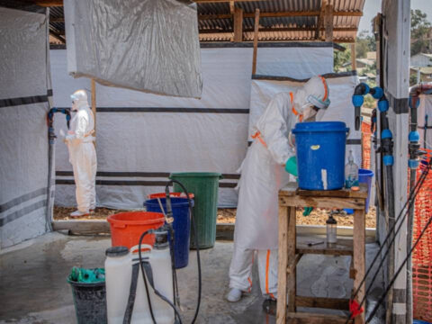 Ebola alarmi buyuyor vaka sayisi 2 bini gecti AuX6RTRb
